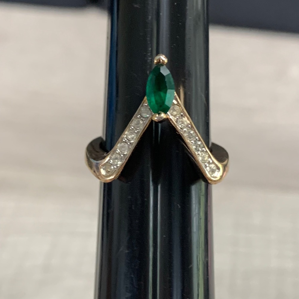 Gold Tone Wishbone Ring Marquise Faux Emerald Chevron Crystal Accent Size 7